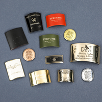 Étiquettes de flacons de parfum en métal avec logo personnalisé, autocollants de parfum en métal gaufré et étiquettes en aluminium provenant de fournisseurs chinois