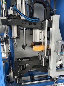 Machine de nettoyage des coins CNC avec neuf fraises pour le traitement des portes et fenêtres en plastique et en acier - Product Image 4