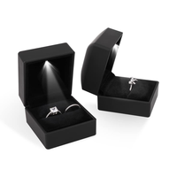 Boîte à bague élégante avec logo personnalisé, boîte à bague de fiançailles de luxe noire avec lumière LED pour mariage