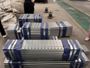 Pezzo di Connessione ad Angolo Retto a C in Acciaio Zincato con Tre/Quattro/Cinque Fori, Staffa Fotovoltaica Antisismica, Durata 25-30 Anni - Product Image 3