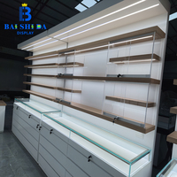 Comptoir de réception en forme de L avec dessus en bois grainé et cadre blanc, avec tiroirs, pour magasin d'optique, comptoir de caisse
