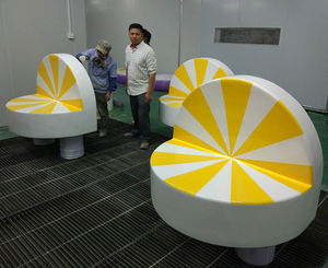 เก้าอี้สตูลทำจากไฟเบอร์กลาสสีลูกกวาด Y059เป็นมิตรกับสิ่งแวดล้อมเหมาะสำหรับการพักผ่อนกลางแจ้งในสวนของโรงแรมเฟอร์นิเจอร์หรูหราทันสมัย - Product Image 5