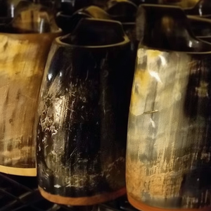 Cuerno Vikingo para Beber, Hecho a Mano, Ecológico, Religioso, Impresionante Artefacto de Alta Calidad para tus Eventos con Temática Nórdica - Product Image 1