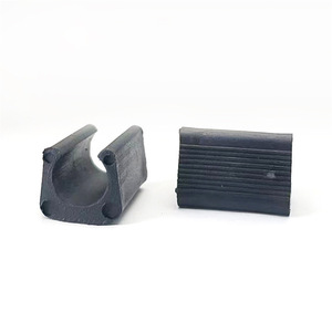 Shih Hung Plastics Patins triangulaires en plastique noir pour chaises et meubles, conception à extrémité ouverte - Product Image 3