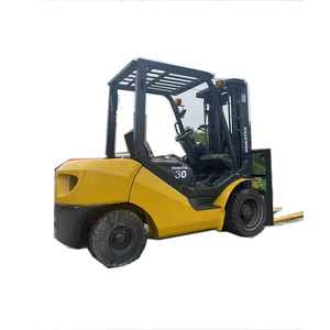 Peinture originale d'occasion Komatsu 3 tonnes 3 étapes 4.5 mètres Chariot élévateur Komatsu 30 Petits chariots élévateurs diesel à vendre - Product Image 1