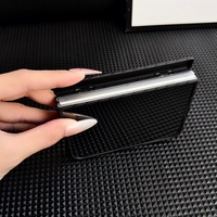 Étui de téléphone personnalisé en fibre de carbone texturée pour iPhone Duo avec protection à 360° °   Protecteur d'écran avant fin et rigide en polycarbonate pour Strip Stand
