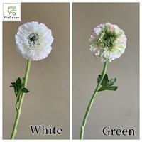 Bunga Ranunculus Sutra Putih Hijau Berkualitas Tinggi 44CM dengan Batang Berumbai, Bunga Buttercup Koi Buatan untuk Dekorasi Ruang Tamu dan Pernikahan