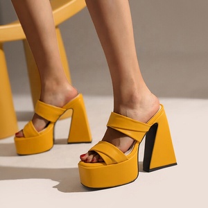 Chaussures d'été confortables en PU à bout carré et talon haut épais pour femmes, pantoufles à semelle épaisse, pantoufles à enfiler, taille 46, 2022 - Product Image 3