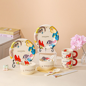 ชุดช้อนส้อมเซรามิก 5 ชิ้น ลายซูโทเปีย พร้อมกล่องของขวัญ ชุดภาชนะใส่อาหารลายการ์ตูนรักษ์โลก นิคและจูดี้ เหมาะสำหรับเป็นของขวัญ - Product Image 1