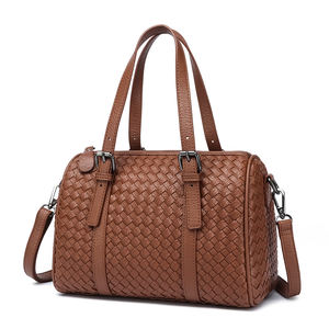 Stylish Women's Black <strong>PU</strong> Leather Handbag Crossbody Shoulder <strong>Bags</strong> with Fashionable Woven Pattern Portable Waterproof for Autumn - Product Image 3