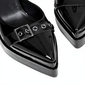 Sandalias de tacón de plataforma negras de charol para mujer con punta afilada, tacón de bloque súper alto y hebillas con ojales, ideales para fiestas y discotecas. - Product Image 4