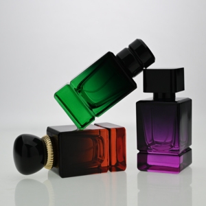 Flacon de parfum en verre double segment de luxe personnalisé de 50 ml, flacon pulvérisateur avec <span class=keywords><strong>dégradé</strong></span> de couleur et capuchon noir doré, logo OEM - Product Image 2