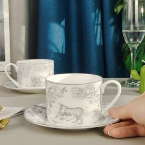 Ensemble de vaisselle en porcelaine osseuse muguet vaisselle en céramique mariage pour chargeur assiette plat pour événements et restauration - Product Image 1