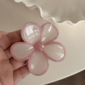 Pince à cheveux en forme de fleur à cinq pétales colorée en gelée douce, accessoire capillaire d'été en plastique - Product Image 6