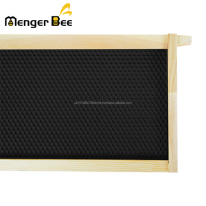 Marcos de madera de colmena de apicultura con base de cera de abeja mediana de plástico negro - Product Image 3