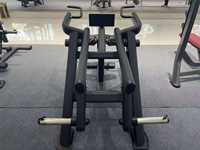Machine de musculation commerciale robuste et sécurisée pour triceps, dips, press de poitrine et extensions dorsales assises, avec système de charge à disques réglable