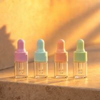 Flacon compte-gouttes compact en verre de petite capacité avec embout en silicone pastel