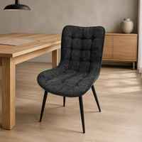 Chaise d'appoint luxueuse et confortable avec rembourrage en lin et pieds en fer noir, idéale pour les appartements et les hôtels