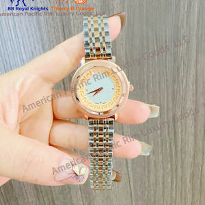 Montre-bracelet analogique à quartz minimaliste de luxe pour femmes, petite taille, boîtier carré en acier inoxydable doré, technologie Miyota - Product Image 4