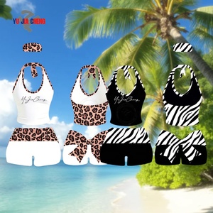 Completo da Club Y2K con Logo Personalizzato, Top Halter con Stampa Mucca e Pantaloncini Pieghevoli con Fascia per Capelli, Set Due Pezzi Estivo con Stampa Leopardata - Product Image 3