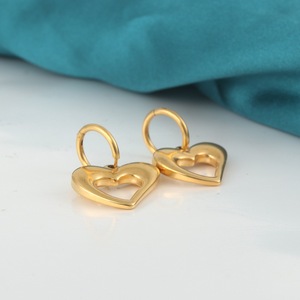 Pendientes de aro con forma de corazón hueco y tono dorado de 18 quilates para mujer, joyería de moda para fiesta - Product Image 3