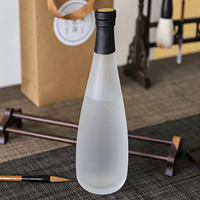 Bouteille de liqueur en verre cristallin givré de forme carrée de 500 ml, vide, avec bouchon à vis conique, pour Baijiu chinois, saké, vin de fruits, logo personnalisé