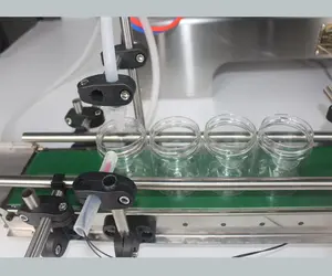 Remplisseuse automatique de petites bouteilles de liquide Remplisseuse de bande transporteuse à économie d'énergie