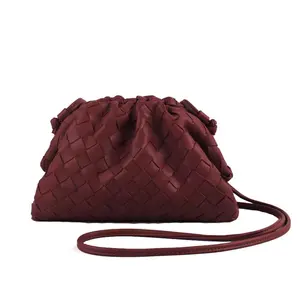 8913 # moda mujer tejida mano embrague nube bolsa para dama pequeña bolsa Linda bolsa monedero con correa de cuerda de Guangzhou