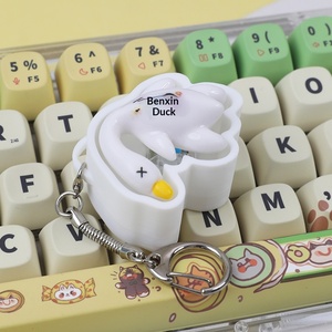 Meilleures ventes transfrontalières : Porte-clés anti-stress en forme de canard joyeux, pendentif à clic pour le bout des doigts, modèle imprimé en 3D, fabriqué en Chine - Product Image 1