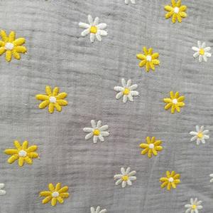 Tissu en coton crêpe double couche Little Daisy, broderie en coton, pour vêtements de maison, vêtements de nuit, literie, vêtements pour enfants - Product Image 5