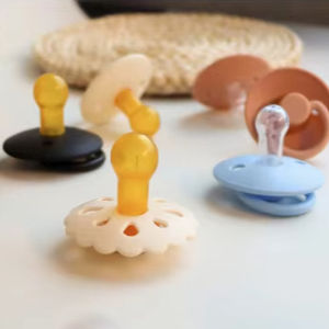 Sucette Ronde En Caoutchouc Naturel Souple Pour Bébés Avec Grands Trous De Ventilation - Product Image 4