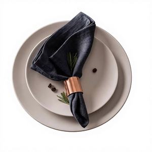 Serviettes de table en lin massif faites à la main, style moderne et minimaliste - Design intemporel, réutilisables et personnalisables pour les restaurants - Product Image 1