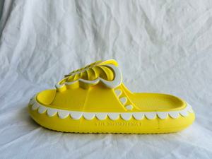 Ciabatte Gialle a Farfalla in EVA Antiscivolo Estive per Casa, Misura 37 38 39 40, Stile Zoccolo a Punta Aperta - Product Image 6