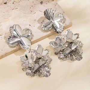 Anting-anting besar untuk wanita, gaya trendi hip hop 18K lapis emas logam desain bunga besar untuk perhiasan wanita 2024 - Product Image 6