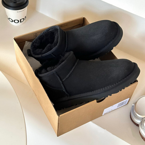 Bottes d'hiver confortables pour femmes à semelle plate, bottes de qualité avec doublure en laine de mouton et semelle extérieure en cuir naturel épais - Product Image 6