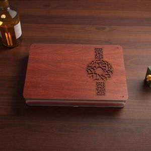 Juego de peine, horquilla, espejo y caja de regalo de madera de sándalo verde grabados a medida; un regalo para tu novia, madre. - Product Image 3