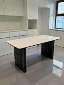 طقم إيطالي فاخر بألواح صخرية مستطيلة طاولة بيضاء من الخشب الأسود ، أثاث منزلي شقة صغيرة - Product Image 6