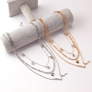 Collar de Serpiente Multicapa con Colgante de Corazón Dorado y Dijes de Diamantes de Imitación, Joyería para Fiesta - Product Image 4