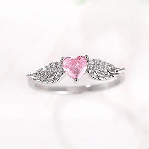 Anillo de compromiso para mujer con circonita cúbica en forma de corazón y engaste de púas T0253 - Product Image 2