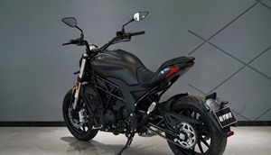 <span class=keywords><strong>Benelli</strong></span> <span class=keywords><strong>502C</strong></span> - 500cc Twin-Cylinder Bobber Cruiser, Diseño Retro para Viajes Urbanos y Cortos - Product Image 2