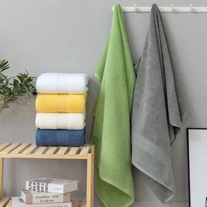 5つ星ホテルの高級刺繍入りコットンテリーバスタオル、耐久性があり、シルクのように柔らかく、吸水性があり、速乾性があり、環境に優しいバスタオル - Product Image 2