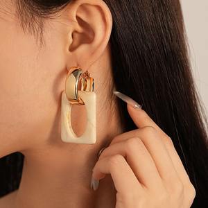 À la mode double-usure élégant Niche résine carré géométrique argent aiguille cerceau boucles d'oreilles parfaits cadeaux à la mode pour les femmes - Product Image 2