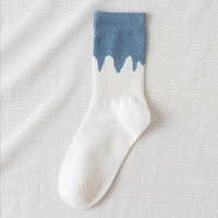 Offre Spéciale européenne Chaussettes d'hiver en coton à rayures tricotées Chaussettes à carreaux à la mode Chaussettes d'étudiante à la mode