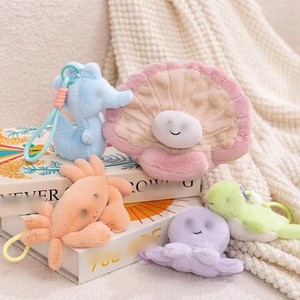 Ornamento Pendente in Peluche a Forma di Animale Marino, Ciondolo per Borsa che Integra il Mistero e la Graziosità del <span class=keywords><strong>Mare</strong></span> Profondo in un Tocco Morbido - Product Image 1