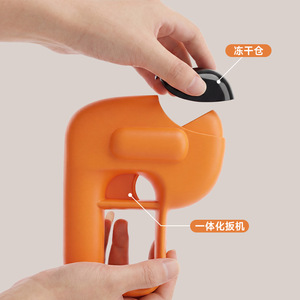 ของเล่นแมวแบบมีกลไกปล่อยขนมฟรีซดรายรูปส้ม พร้อมตัวกระตุ้นในตัว - Product Image 1