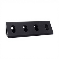 Support triangulaire avec quatre trous ovales, peint en noir, structure non standard pour le montage de profilés en aluminium