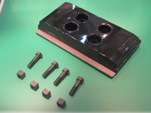 แผ่นยางรองตีนตะขาบสำหรับเครื่องปูยางมะตอย 1800-2 รุ่น <span class=keywords><strong>2046286</strong></span> 2360892 ขนาด 300*170 - Product Image 5