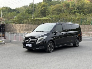 La <span class=keywords><strong>Mercedes</strong></span>-Benz Classe <span class=keywords><strong>V</strong></span> 260L Premium Extended Edition 2017 est une voiture d'occasion professionnelle destinée à l'exportation à bas <span class=keywords><strong>prix</strong></span>. - Product Image 2