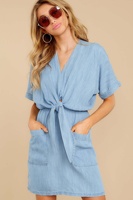 Vente à chaud de vêtements pour femmes en denim moins cher couleur unie mince à manches courtes dames robe en jean décontractée en stock
