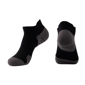 Chaussettes courtes pour hommes personnalisées de haute qualité, légères, tricotées, invisibles, style décontracté quotidien et sportif, taille personnalisée, logo sur <span class=keywords><strong>le</strong></span> bord, collection Printemps - Product Image 1